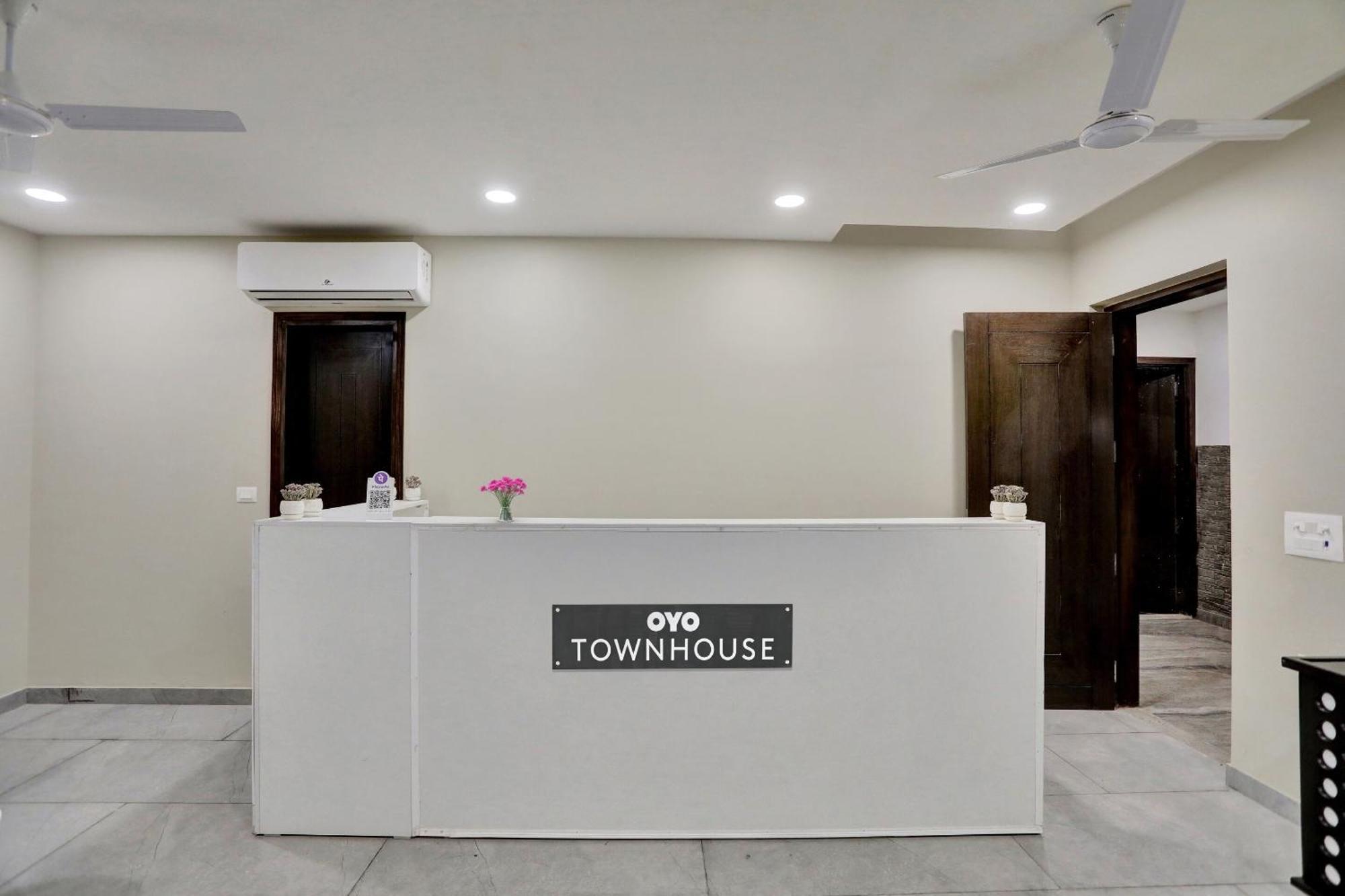 ホテル Townhouse Xanthe ノイダ エクステリア 写真